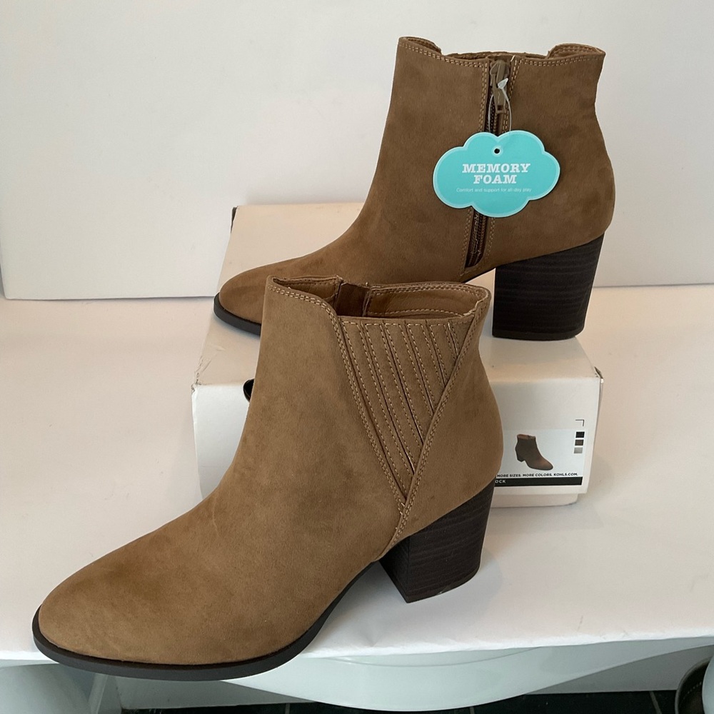 NWT/In box Women’s Lauren Conrad boots